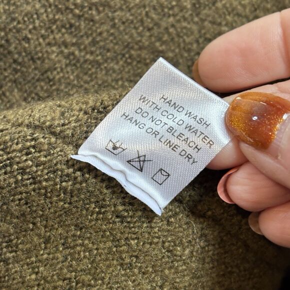 Andree By Unit oversizes Women's Olive Green Turtleneck Sweater Size Small - Picture 14 of 14